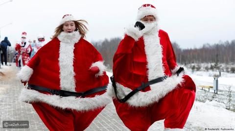 بابا نويل يسافر بحراً لإسعاد أطفال أكبر غابة استوائية بالعالم (صور)