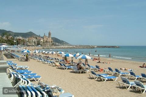 تحذيرات بشأن زيارة شواطئ إسبانيا: ما السبب؟