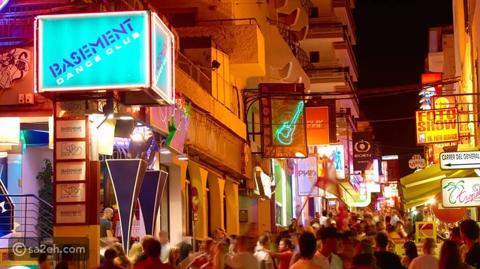 إسبانيا: حظر المشروبات الكحولية في إيبيزا